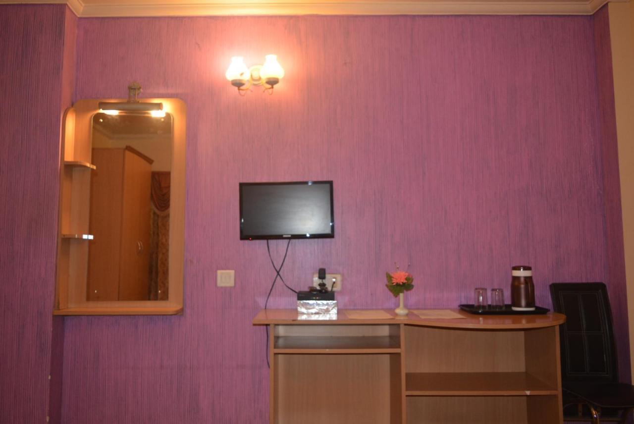 Hotel Poonam エクステリア 写真