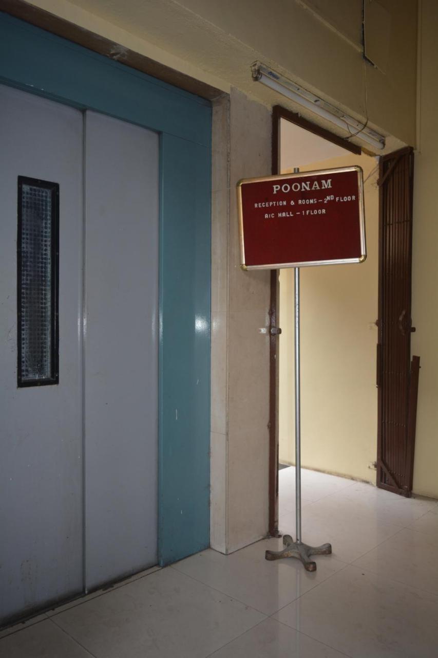 Hotel Poonam エクステリア 写真
